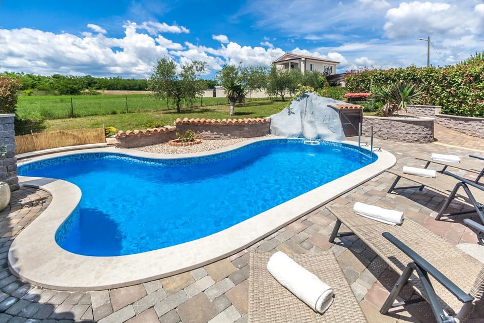 Patio, Facade/entrance, Garden, View (from property/room), Garden view, Pool view, Swimming pool