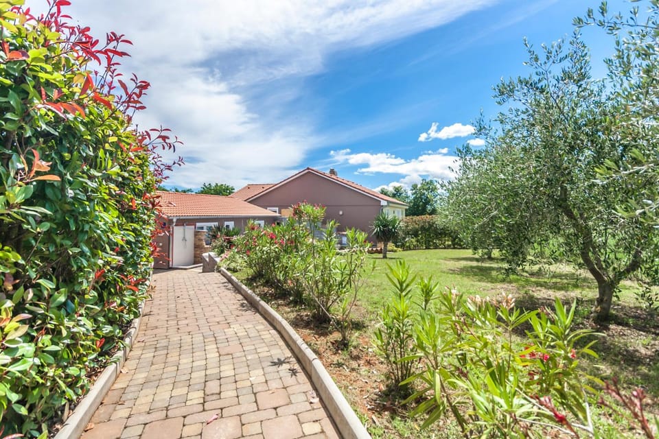Facade/entrance, Garden