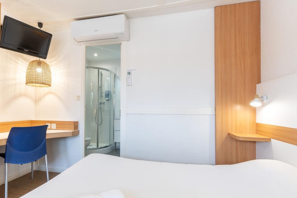 Bathroom, Bedroom