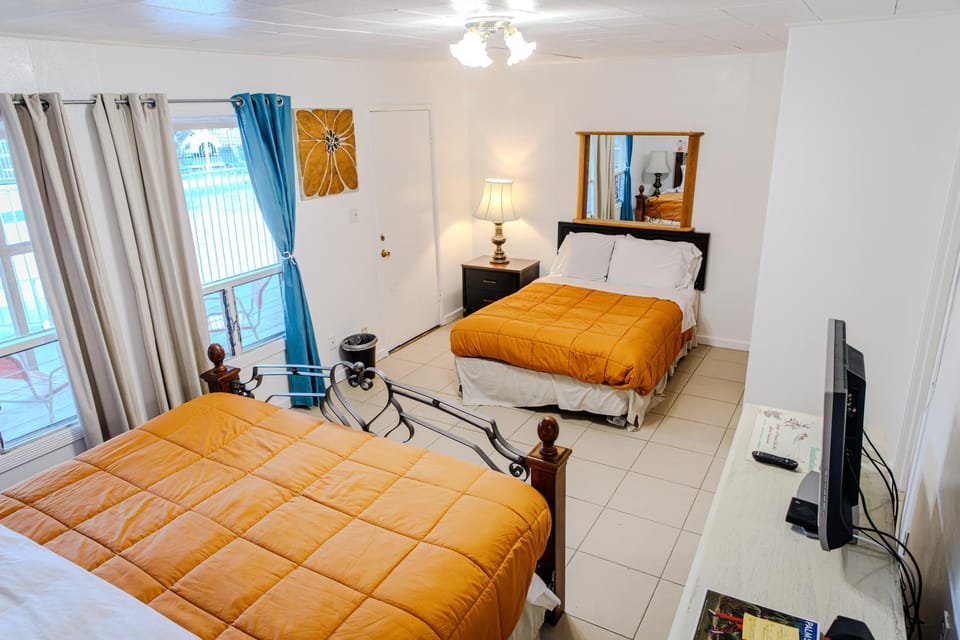 Bed, TV and multimedia, Bedroom, Swimming pool