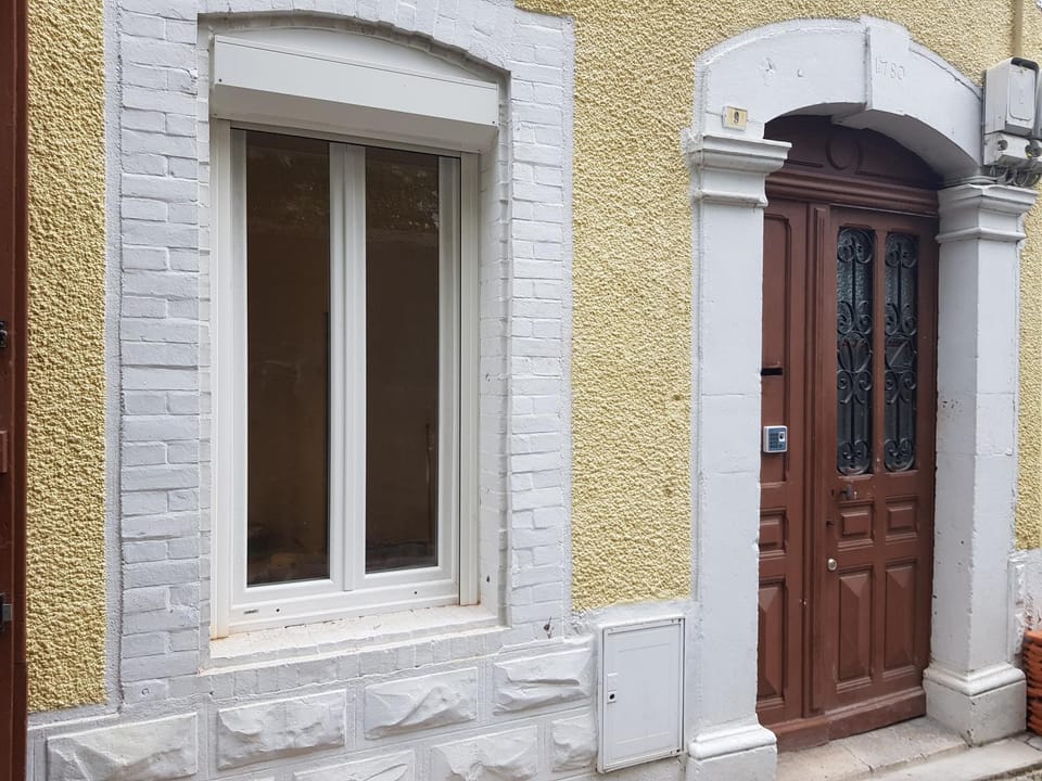 Facade/entrance, Internal: Not applicable to any particular room