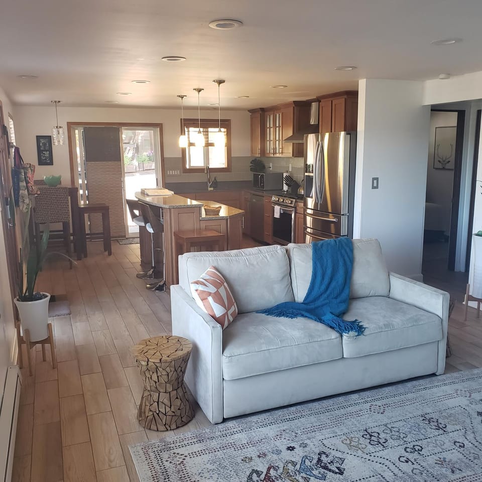 Water View Home Apartment in Bryn Mawr-Skyway