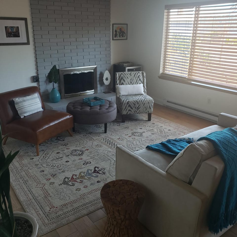 Water View Home Apartment in Bryn Mawr-Skyway