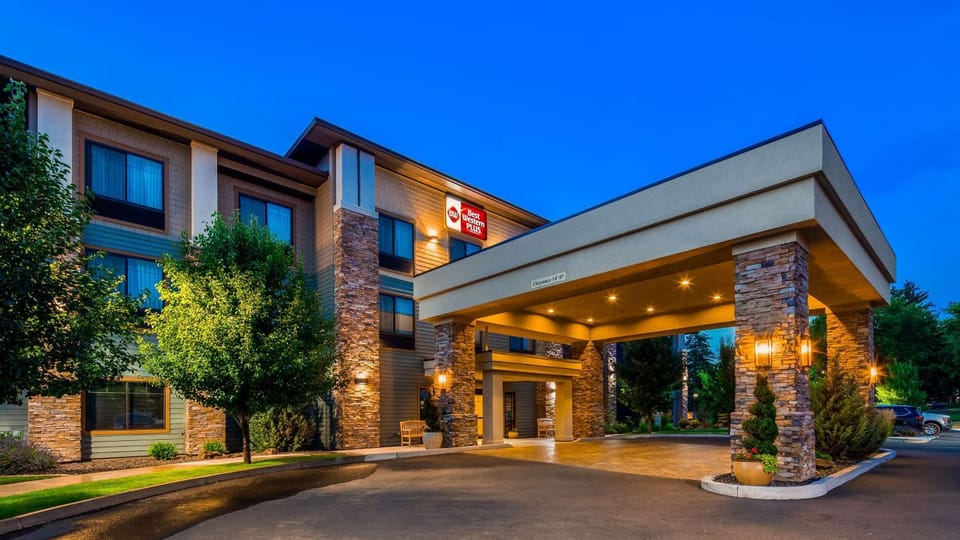 Property building, Facade/entrance, On site, Time of day, Sunset