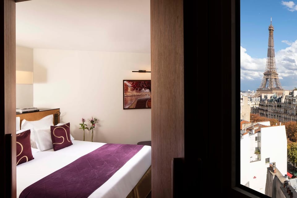 Photo of the whole room, Decorative detail