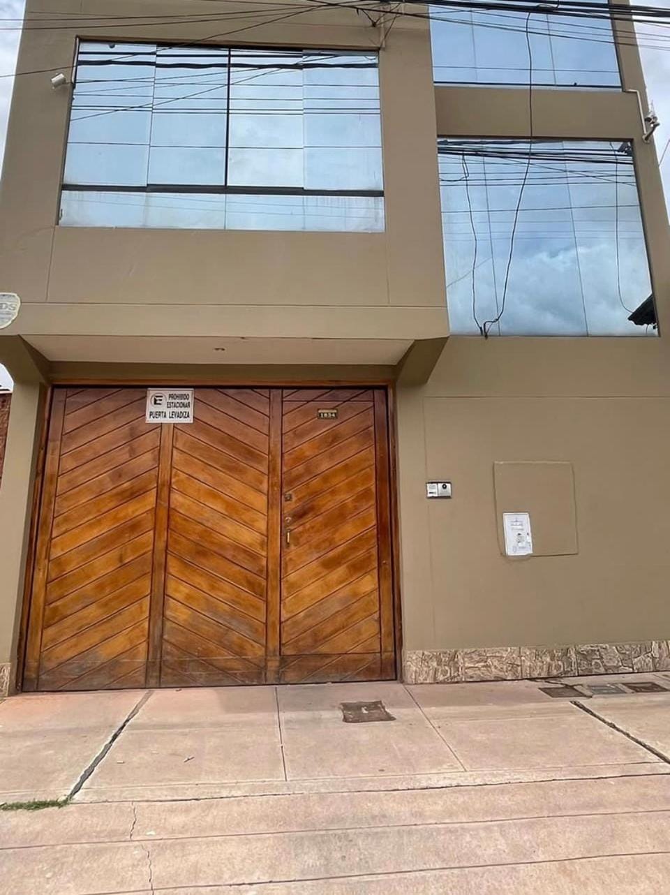 Facade/entrance