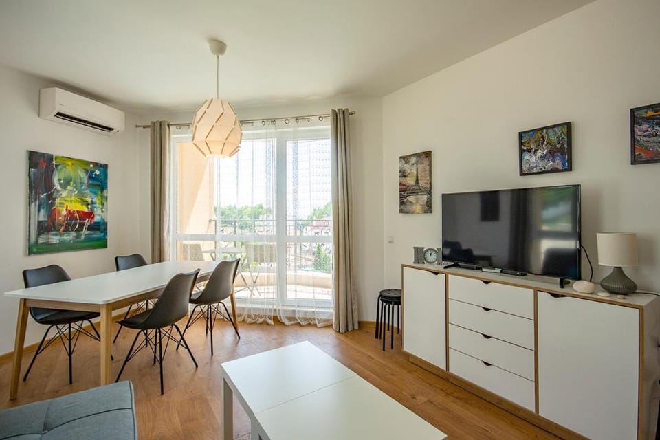 TV and multimedia, Living room, Dining area