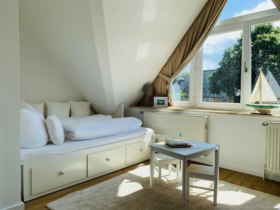 Bed, Other, Photo of the whole room, Decorative detail, Bedroom, Family