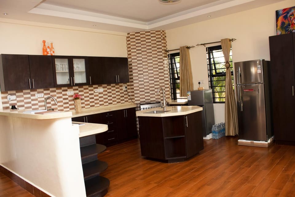 Kitchen or kitchenette, Communal kitchen
