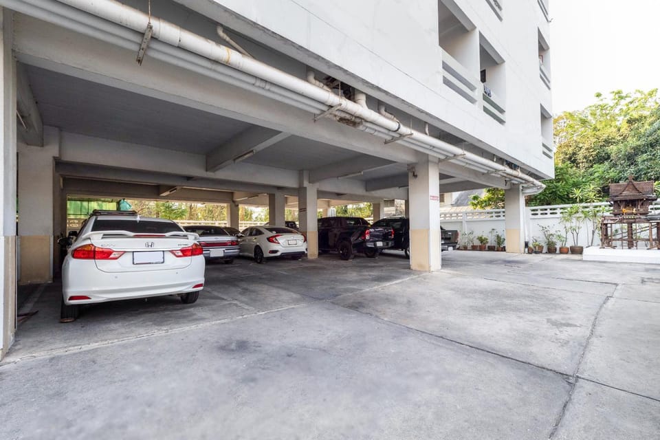 Facade/entrance, Area and facilities