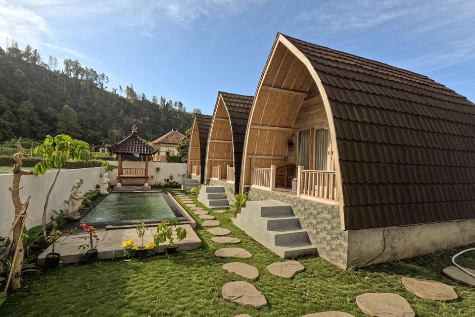 Property building, Garden, Garden view, Mountain view, Pool view, Swimming pool