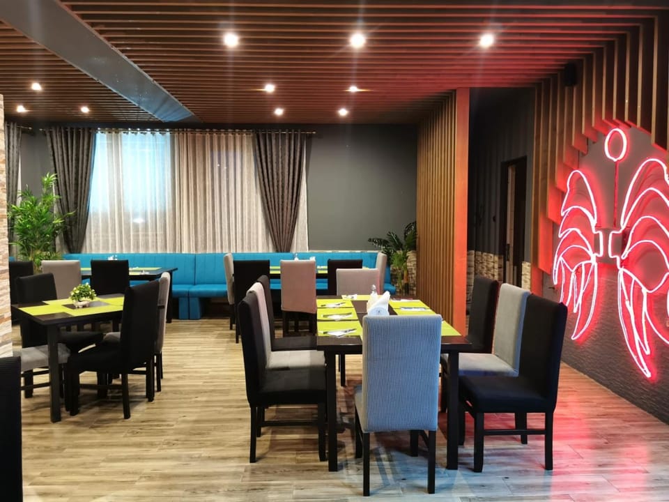 Restaurant/places to eat, Lounge or bar