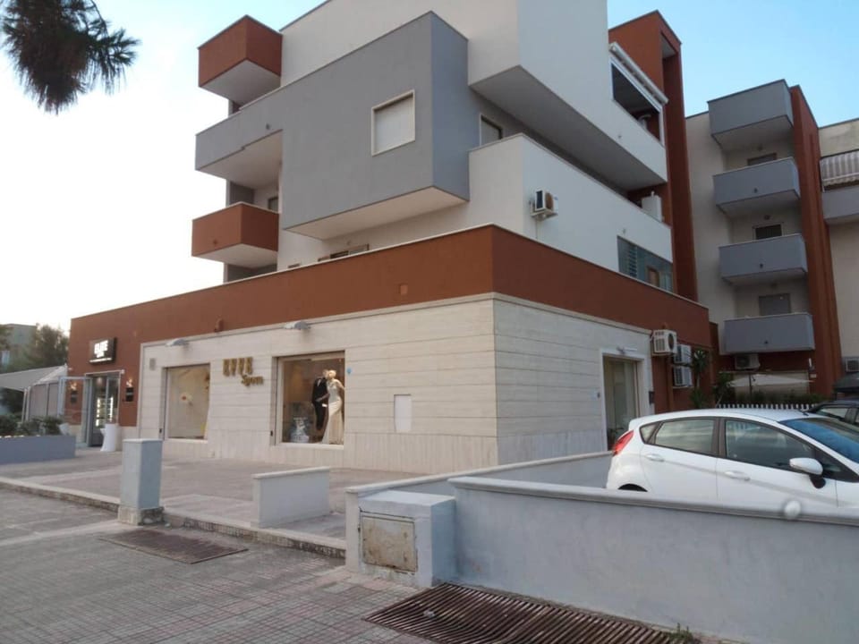 Property building, Facade/entrance