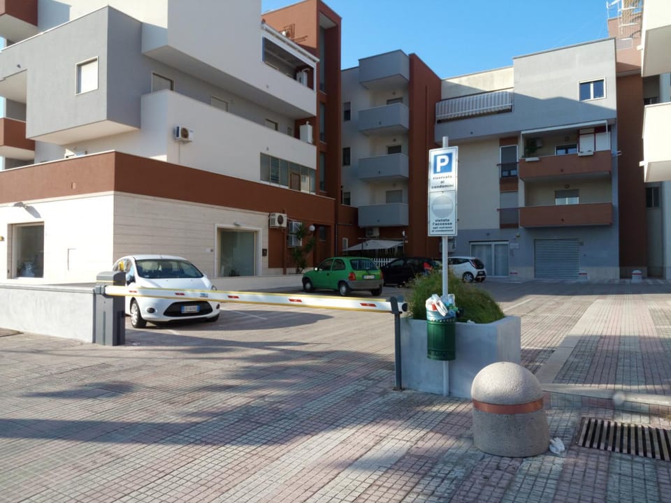 Property building, Facade/entrance