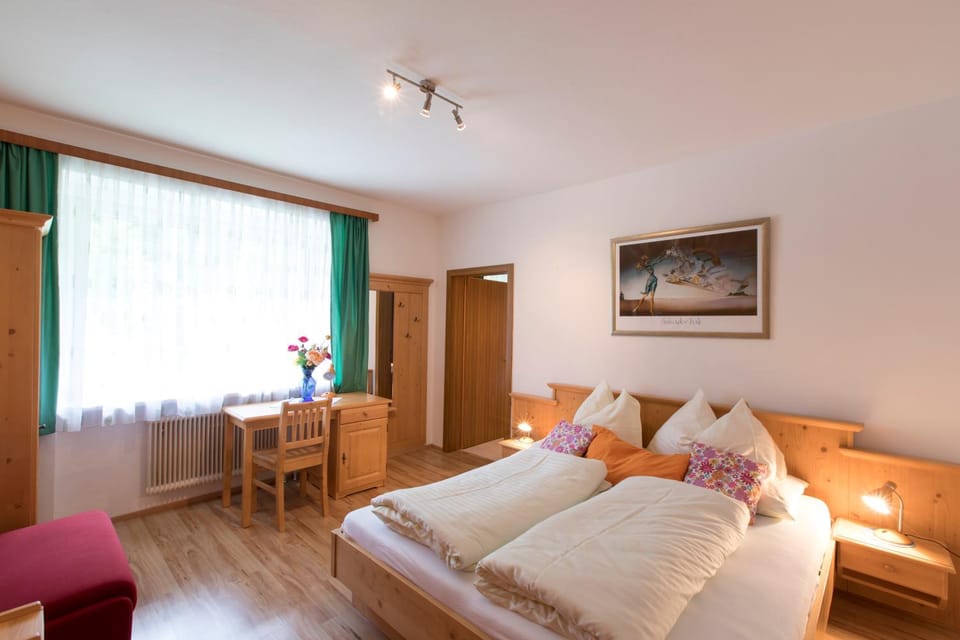 Bed, Photo of the whole room
