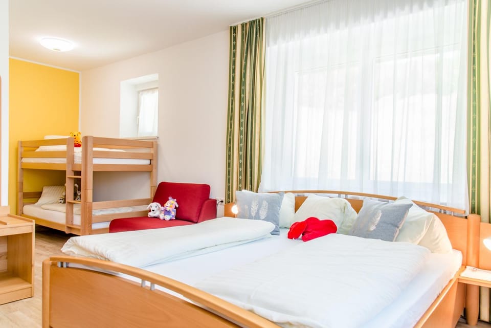 Photo of the whole room, bunk bed
