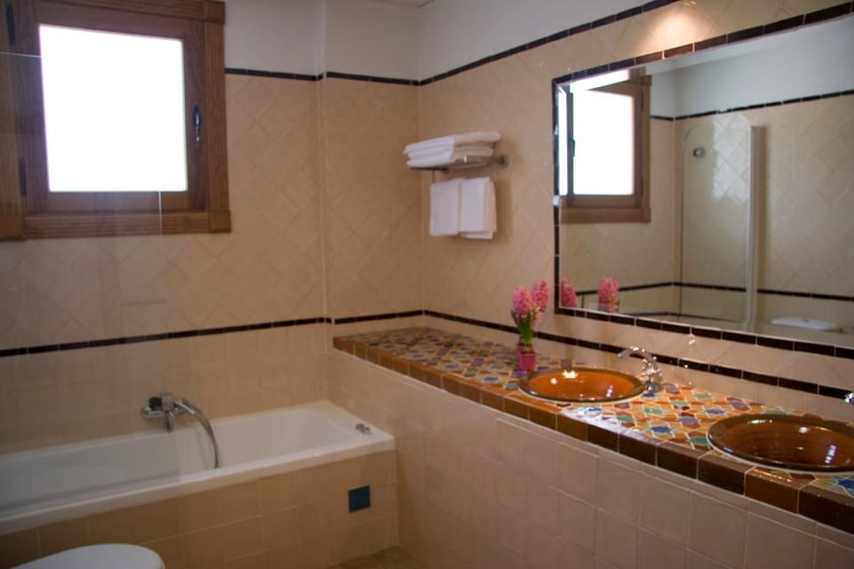 Bathroom, Spa and wellness centre/facilities