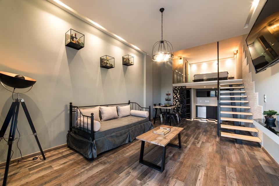 TV and multimedia, Living room, Photo of the whole room, Seating area, Dining area, Bedroom, Street view, air conditioner