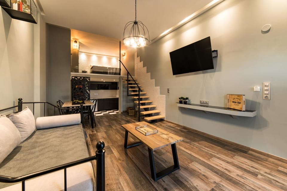 Toilet, TV and multimedia, Coffee/tea facilities, Living room, Photo of the whole room, Seating area, Dining area, Bedroom, Street view, towels, air conditioner