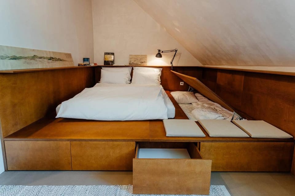 Photo of the whole room, Bedroom