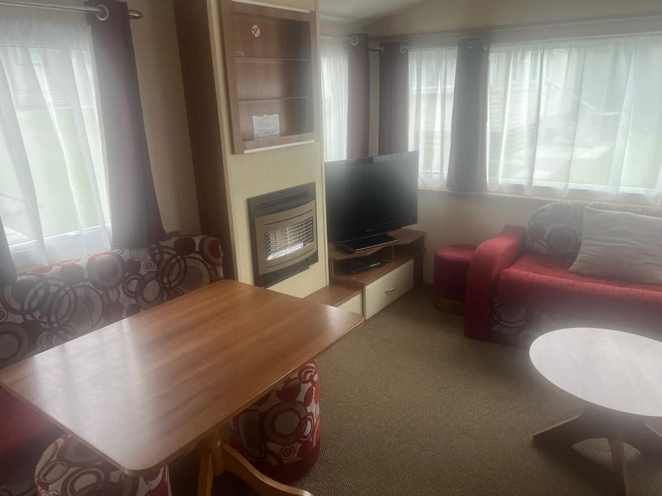 Pinewood Holiday Park House in Amroth