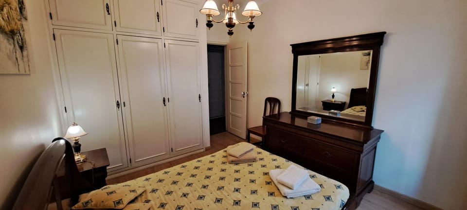 Isabel Dream II, 300m from the train Apartment in Lisbon District