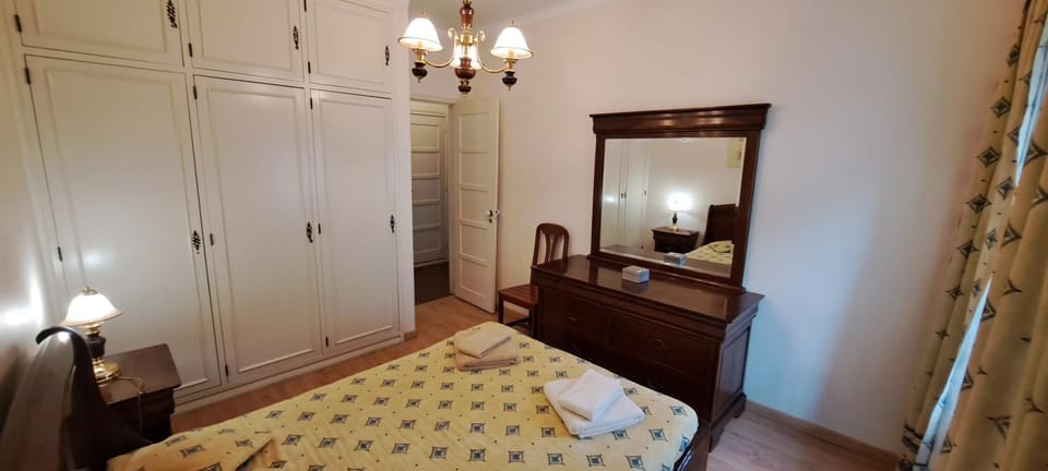 Isabel Dream II, 300m from the train Apartment in Lisbon District