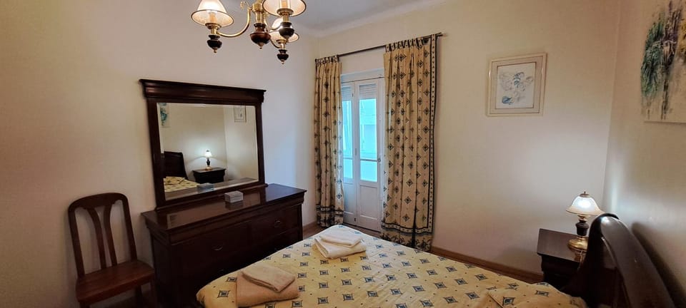 Isabel Dream II, 300m from the train Apartment in Lisbon District