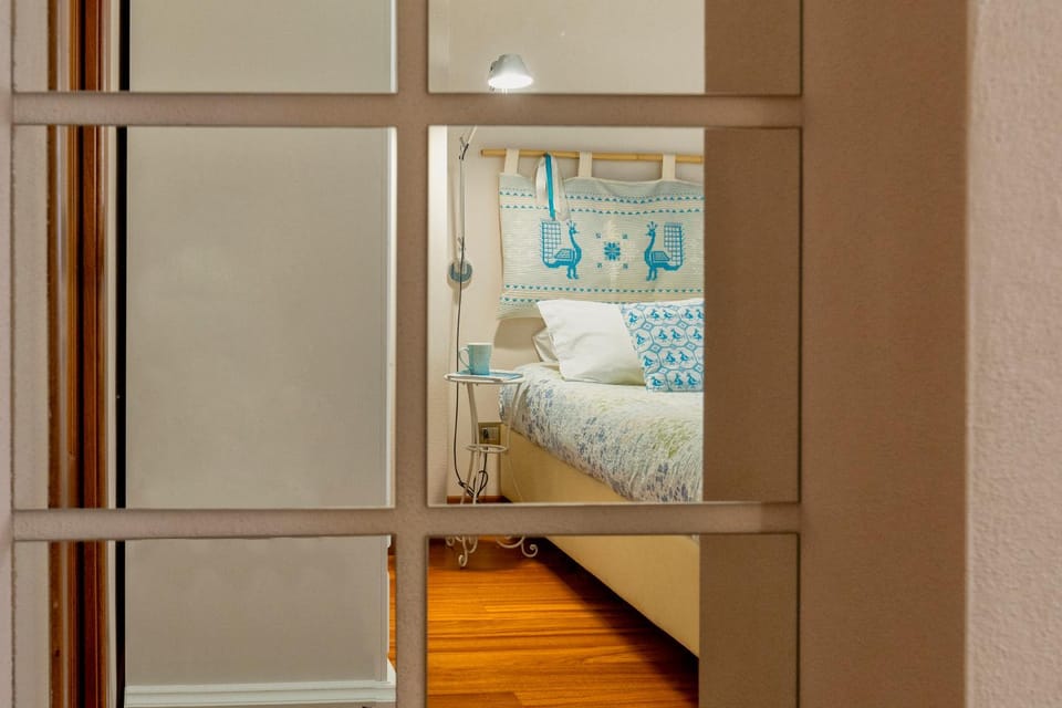 Bed, Decorative detail, Decorative detail