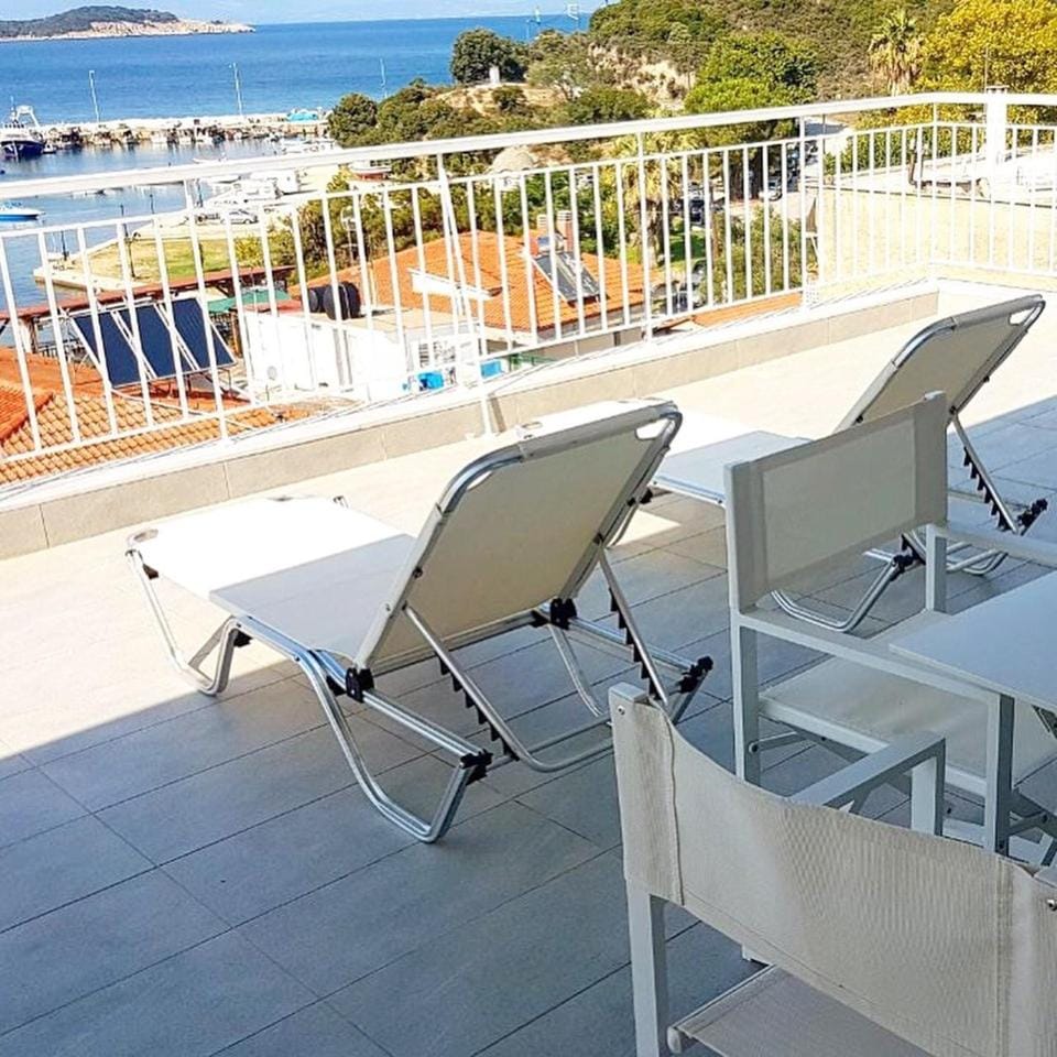 View (from property/room), Balcony/Terrace, Sea view, sunbed