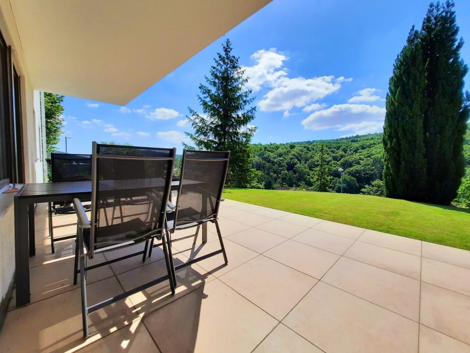 Natural landscape, Garden, View (from property/room), Balcony/Terrace, Seating area, Garden view, Mountain view