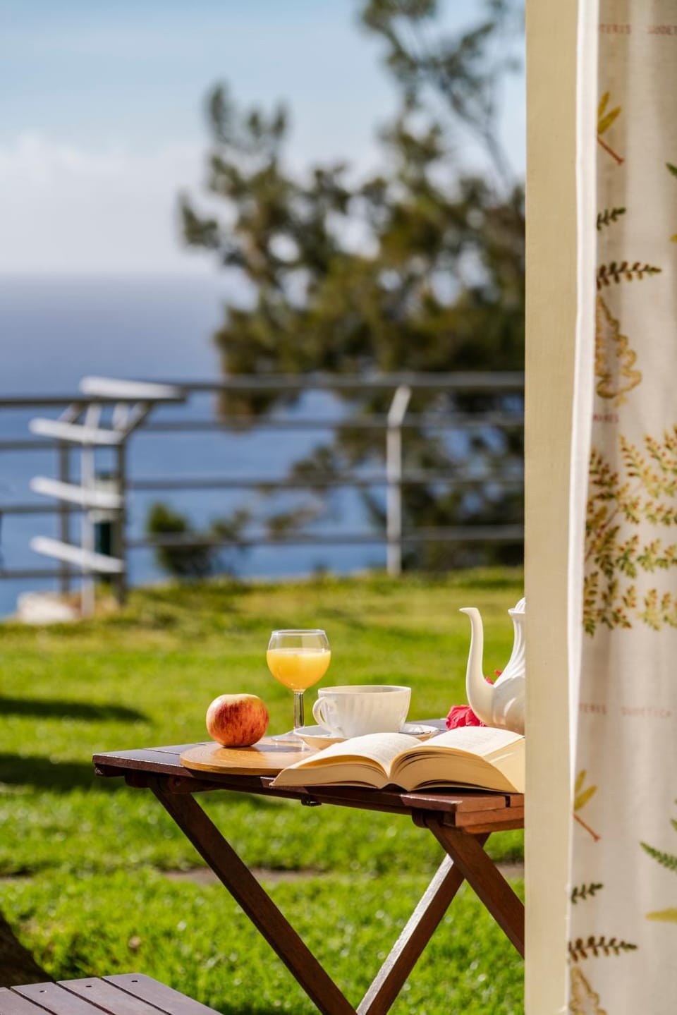 Property building, Balcony/Terrace, Sea view