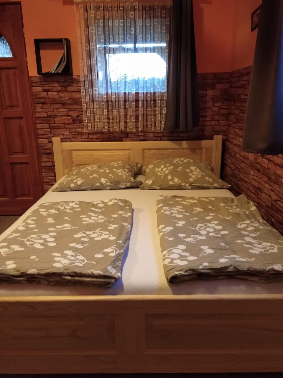 Bed, Photo of the whole room