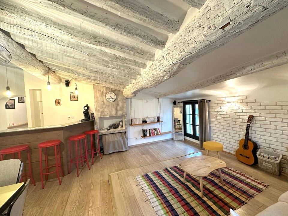 Living room, Lounge or bar, Seating area, Dining area