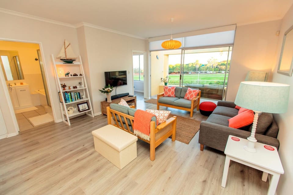 Patio, Library, TV and multimedia, Balcony/Terrace, Living room, Seating area