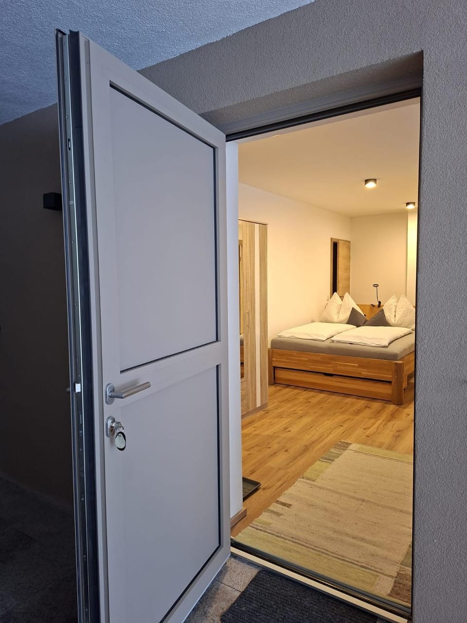 Facade/entrance, Photo of the whole room