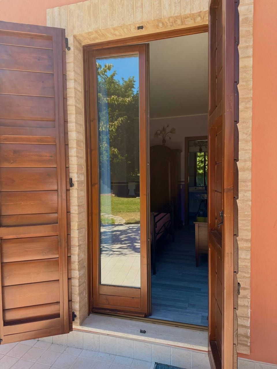 Facade/entrance, Day