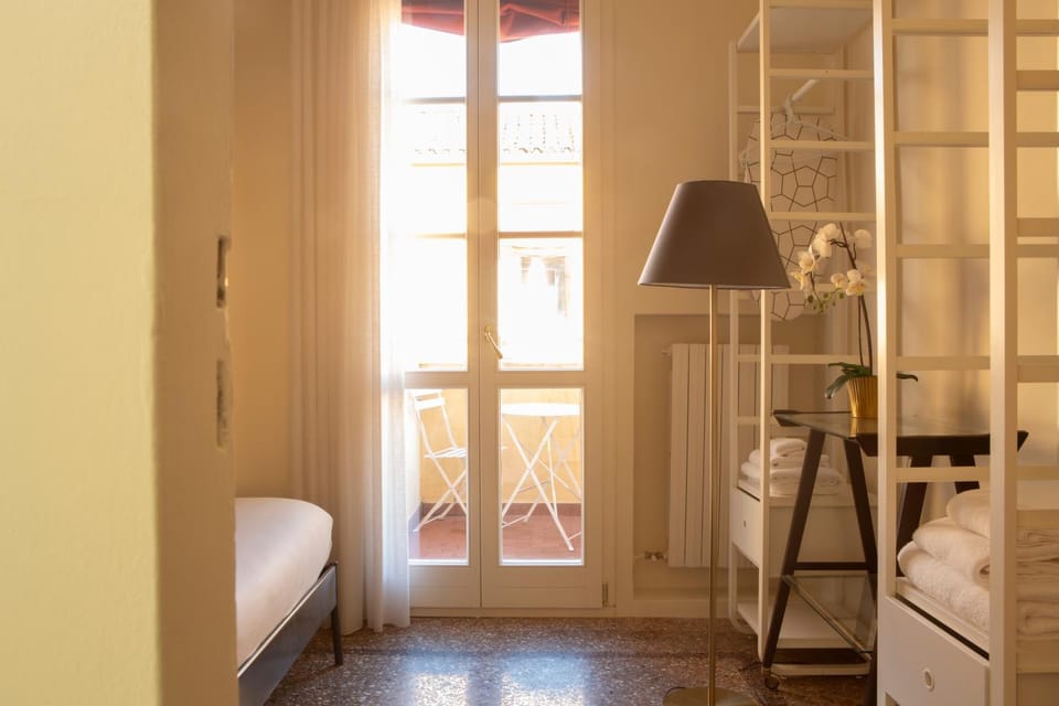 Balcony/Terrace, Bedroom, flat iron, air conditioner