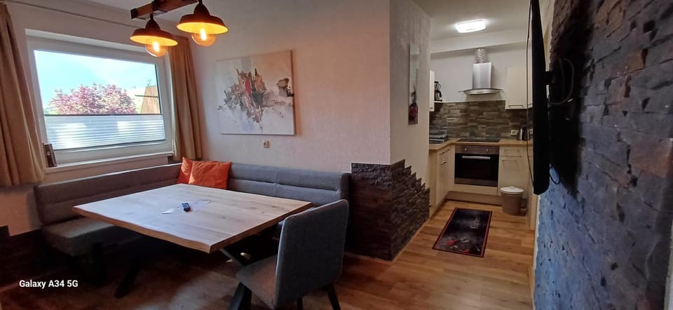 Kitchen or kitchenette, Living room, Seating area, Dining area