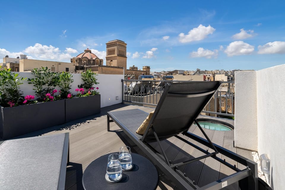 Property building, Balcony/Terrace, City view