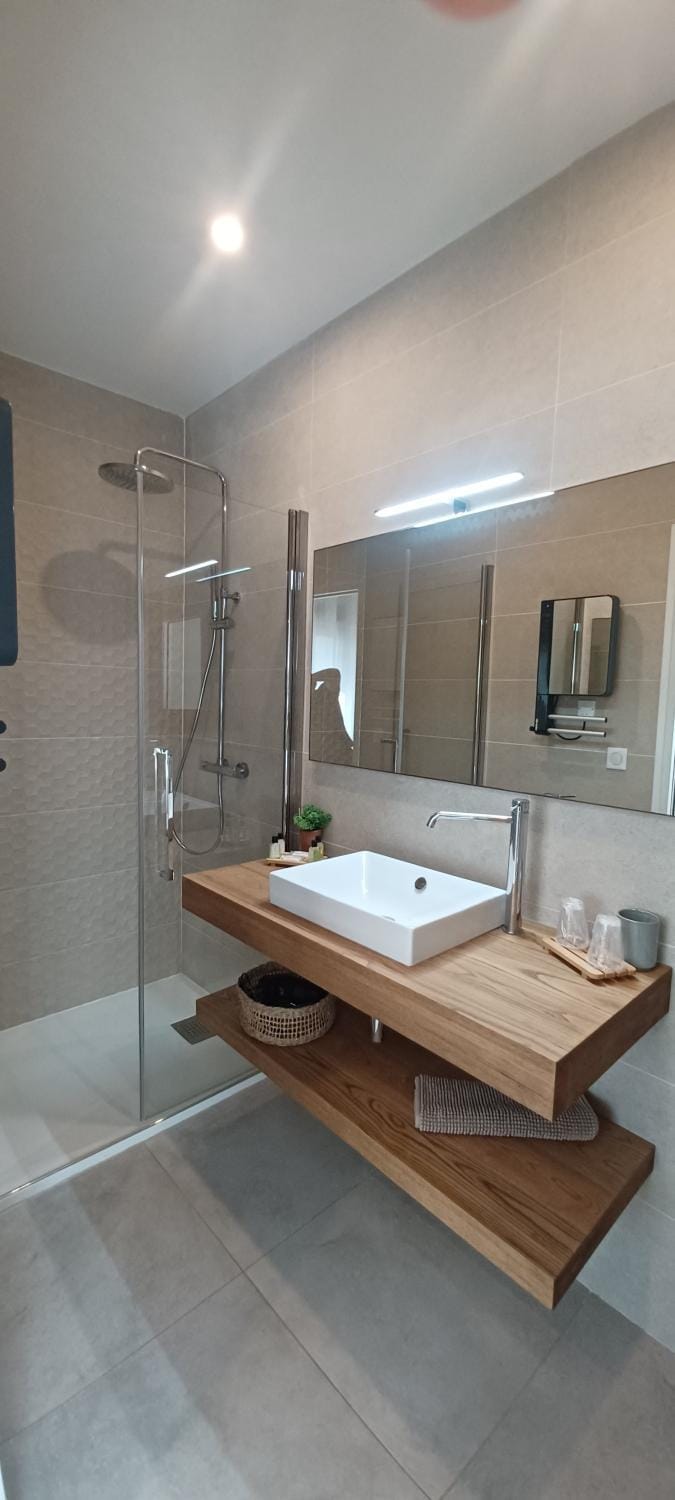 Shower, Bathroom, towels