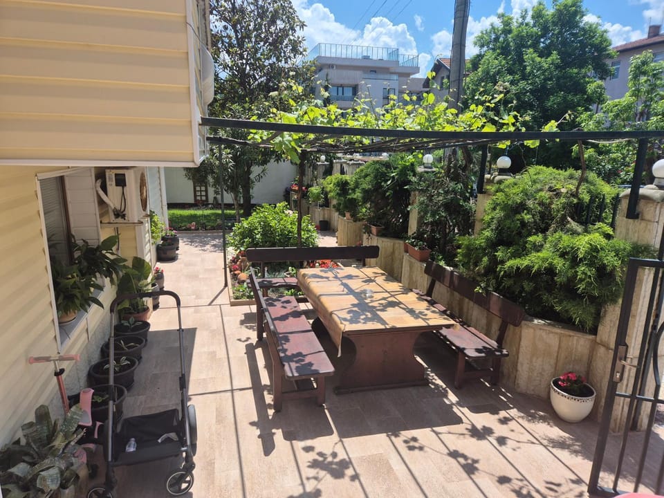 Vladimirov Guest House Bed and Breakfast in Burgas Province