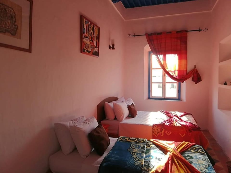 Bed, Photo of the whole room, Decorative detail, Bedroom, City view