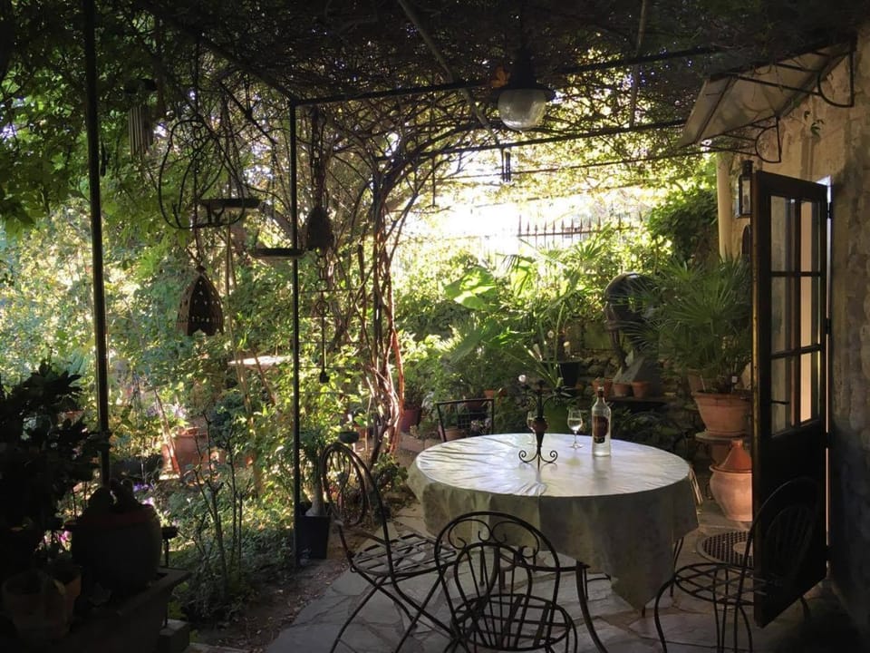 Chambre Voyage du Mas des Fontaines Bed and Breakfast in Occitanie
