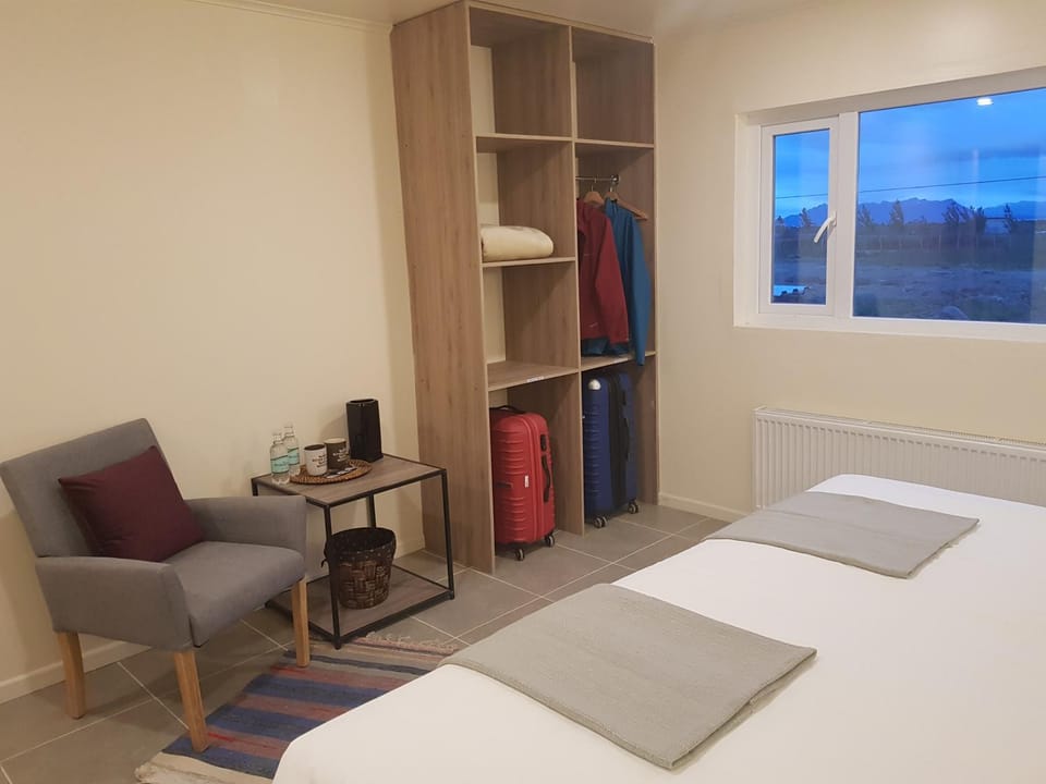 Bed, Photo of the whole room, Seating area, Bedroom