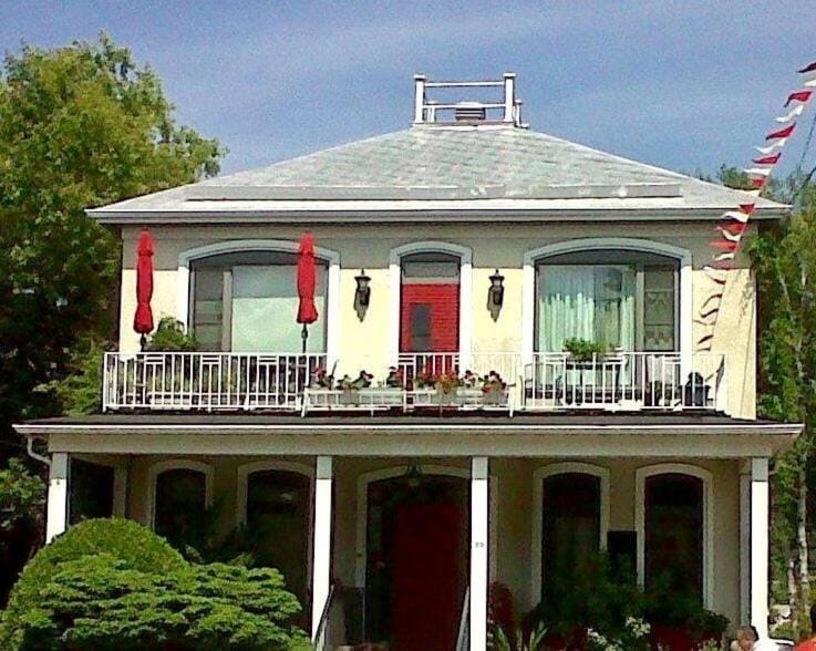 La CAMPAGNE au centre-ville de Baie-Saint-Paul UNIQUE Apartment in Baie-Saint-Paul