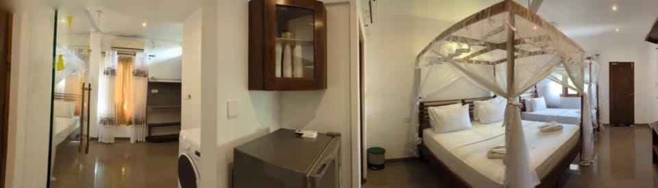 Property building, Bed, Photo of the whole room, air conditioner