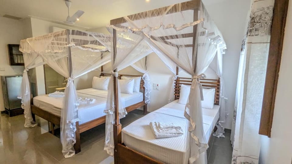 Property building, Bed, Photo of the whole room, Bedroom, air conditioner