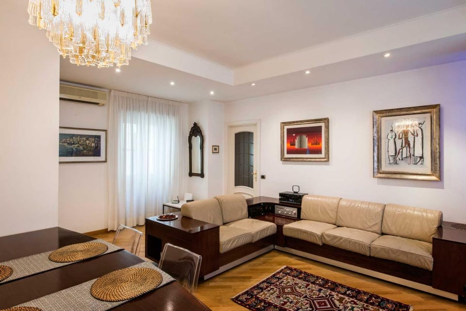 TV and multimedia, Living room, Seating area, air conditioner