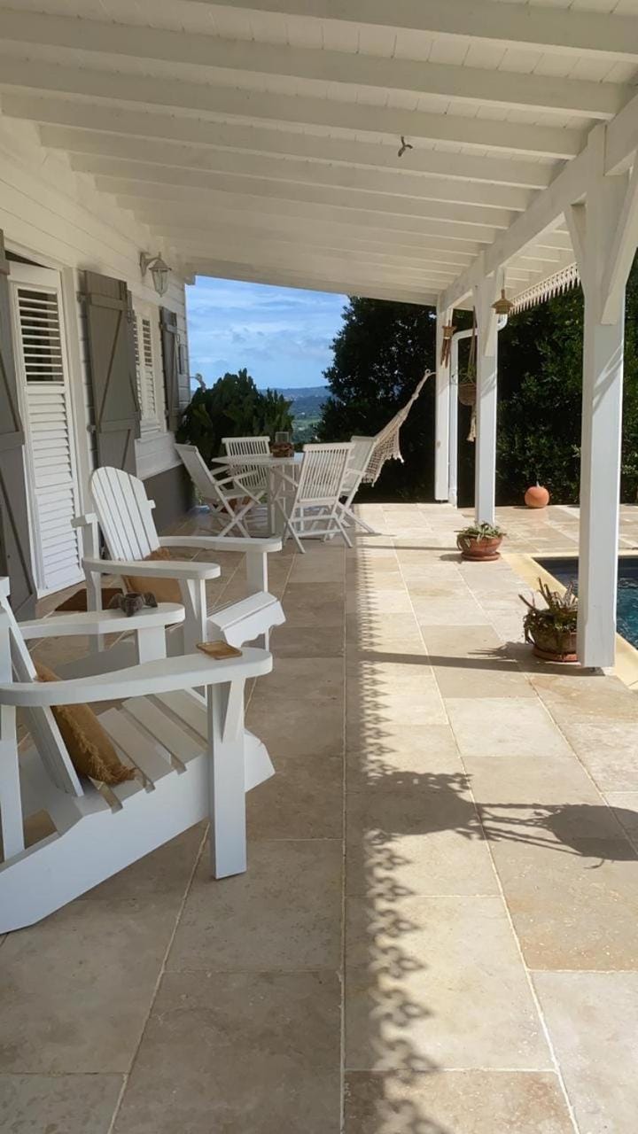 Villa 1 de standing 80m2 avec piscine et vue imprenable sur la mer et sur la campagne House in Martinique
